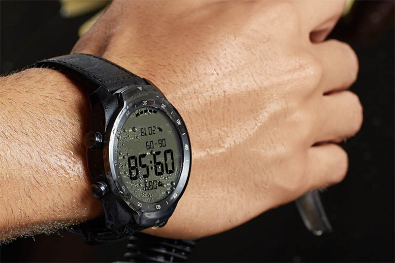 Умные часы с двойным экраном Ticwatch Pro появились в продаже, но пока их могут купить не все желающие
