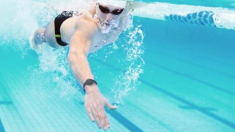 Лучшие водонепроницаемые смарт-часы и фитнес-браслеты для плавания 2018 - 2019 1