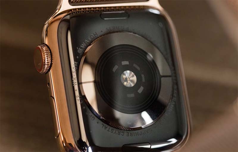 Apple Watch Series 4 против Samsung Galaxy Watch: сравнение функций, дизайна и цен 2