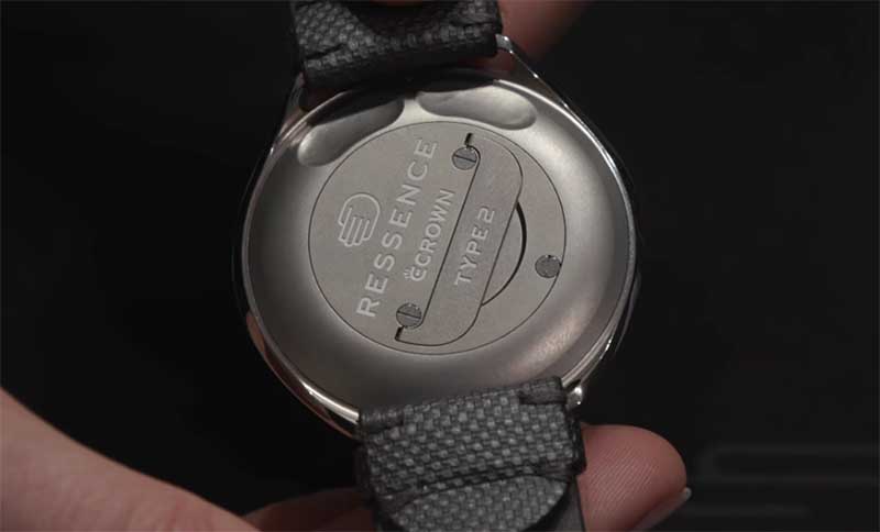 Ressence Type 2 - электромеханические часы с зарядкой от солнца за 48 тысяч долларов